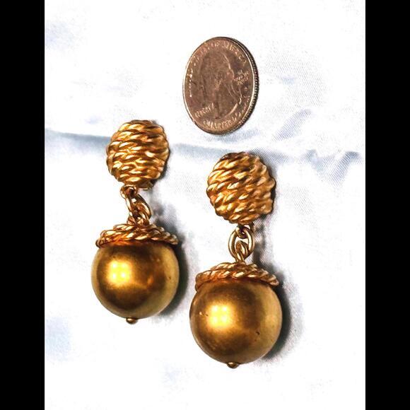 ANNE KLEIN VINTAGE AK - GOLD TONE DROP AND DANGLE ROUND GOLD TONE BALL - Picture 2 of 4